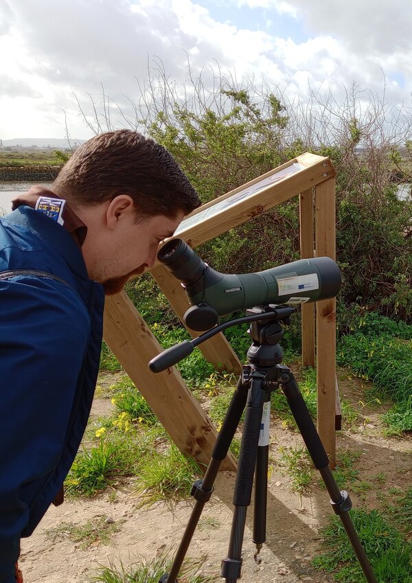 observacao_aves_com_telescopio_terrestre
