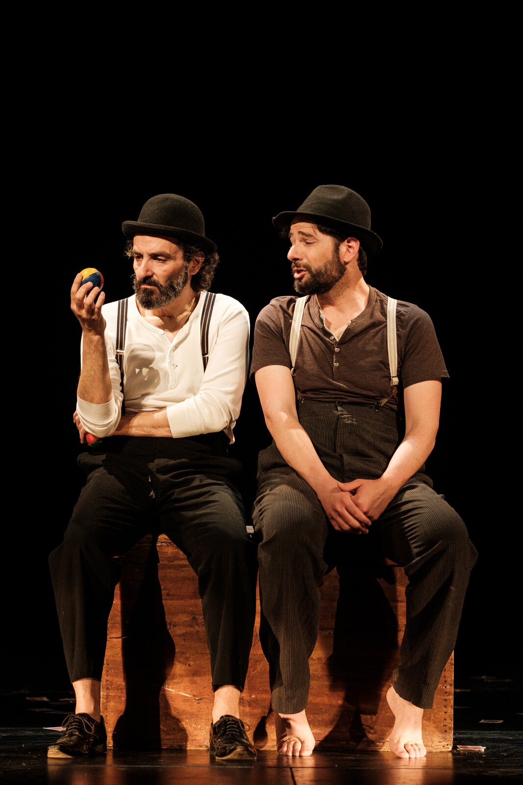 Teatro: "Em baixo e em cima", pela Companhia da Esquina