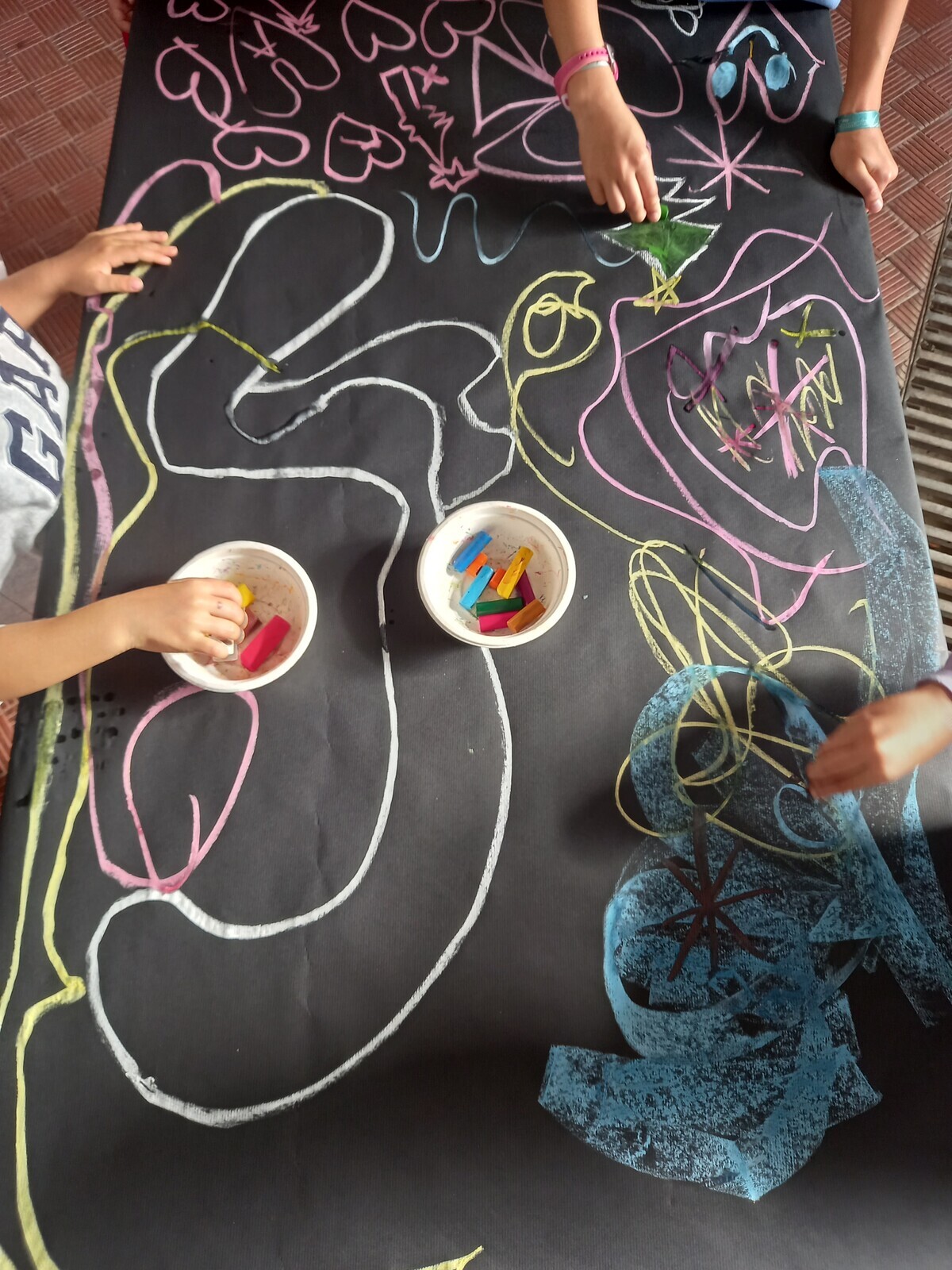 Oficina: "As Cores no Escuro - Giz"