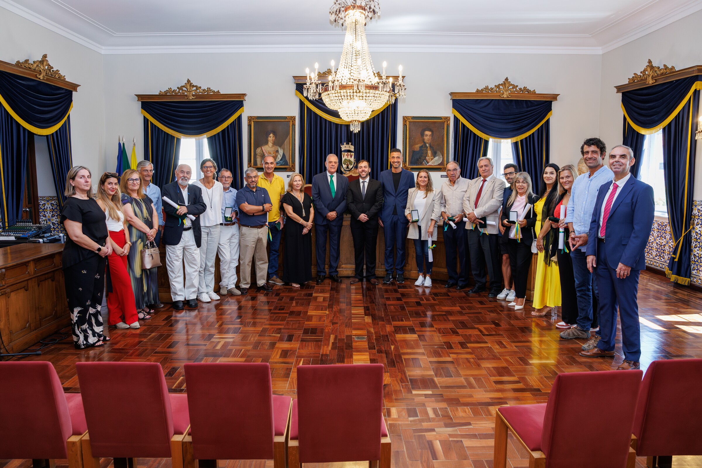 Câmara Municipal distinguiu personalidades e empresas