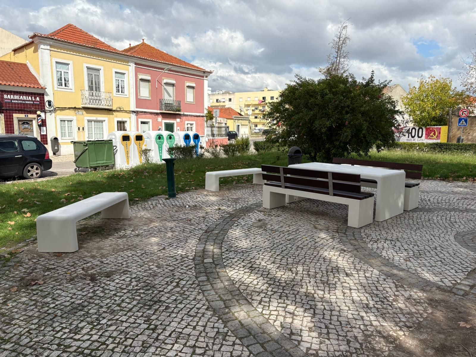 Largo Conde Ferreira com novo mobiliário urbano