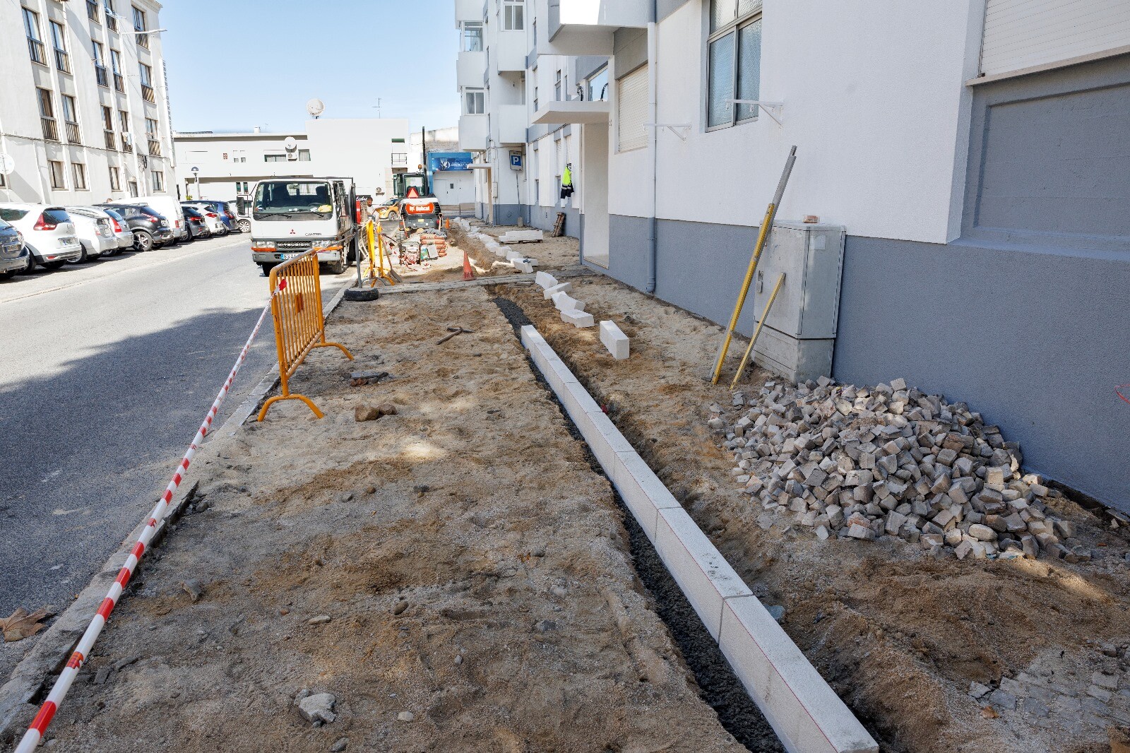 Rua Professor Bento de Jesus Caraça, na Moita, intervencionada