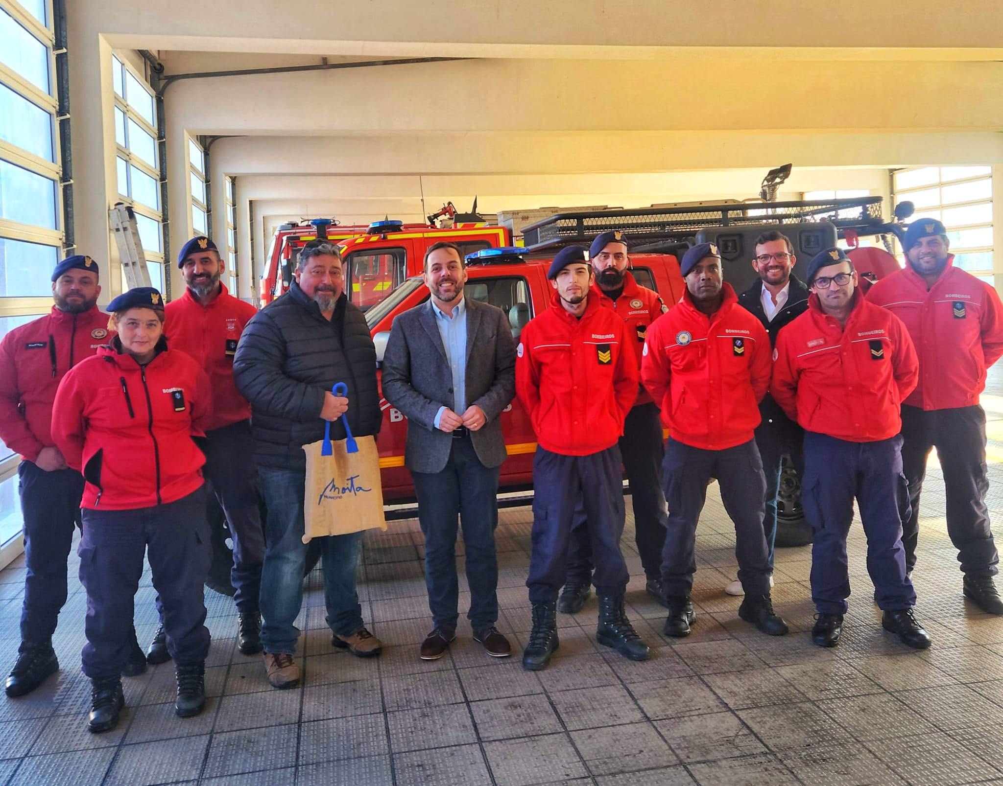 Forças de Segurança e Bombeiros receberam presentes para a consoada