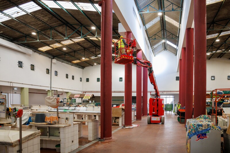 Mercado da Zona Sul da Baixa da Banheira com nova pintura interior