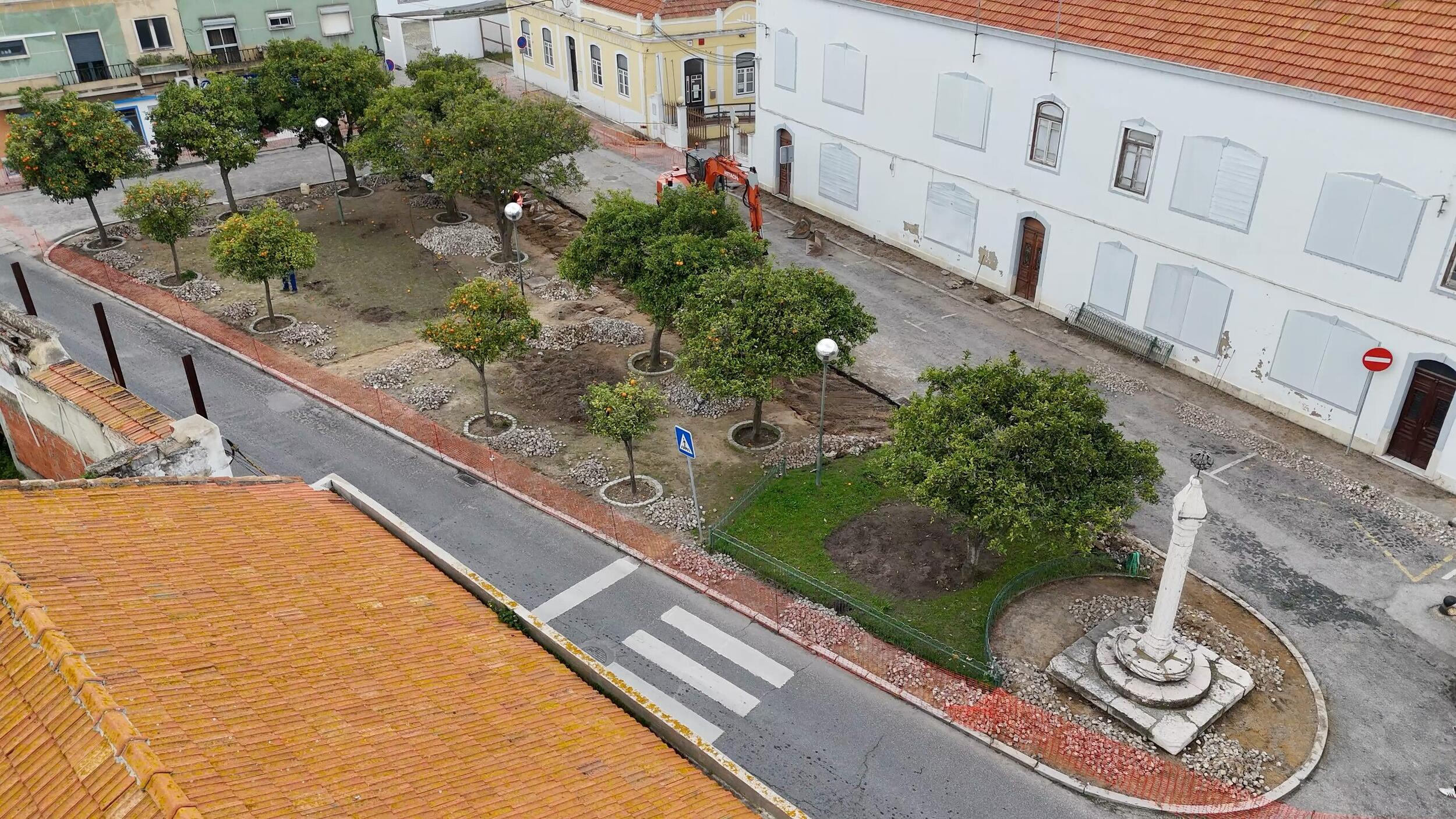 Iniciaram as obras no largo da Misericórdia em Alhos Vedros