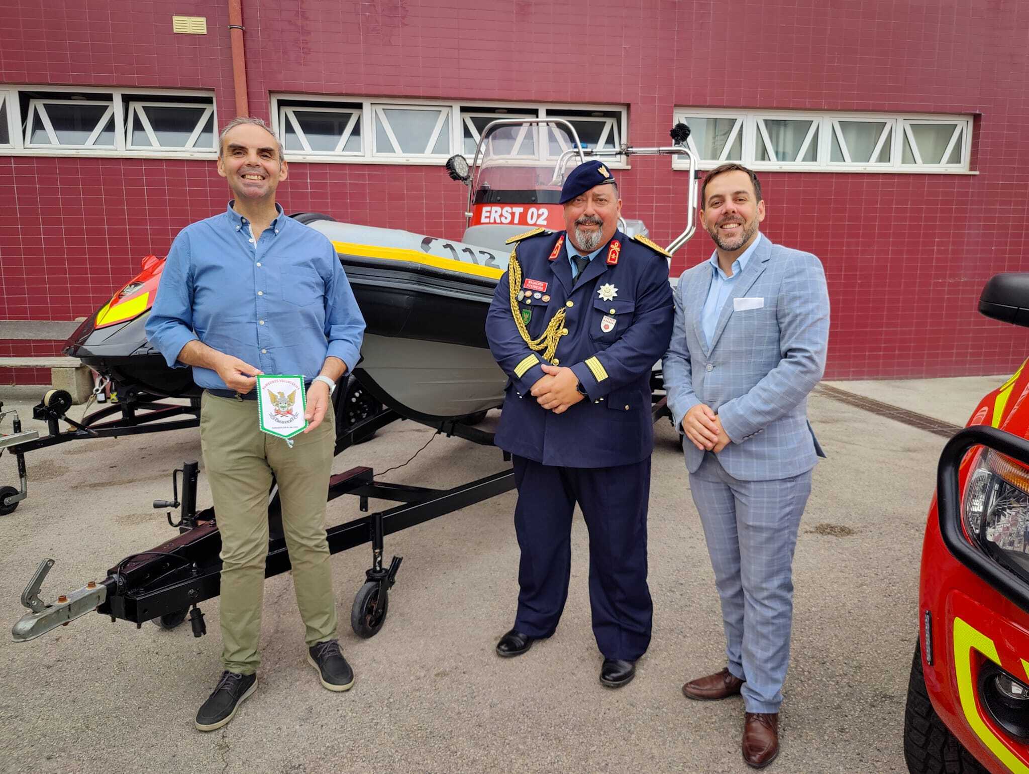 Bombeiros da Moita contam agora com embarcação de socorro náutico