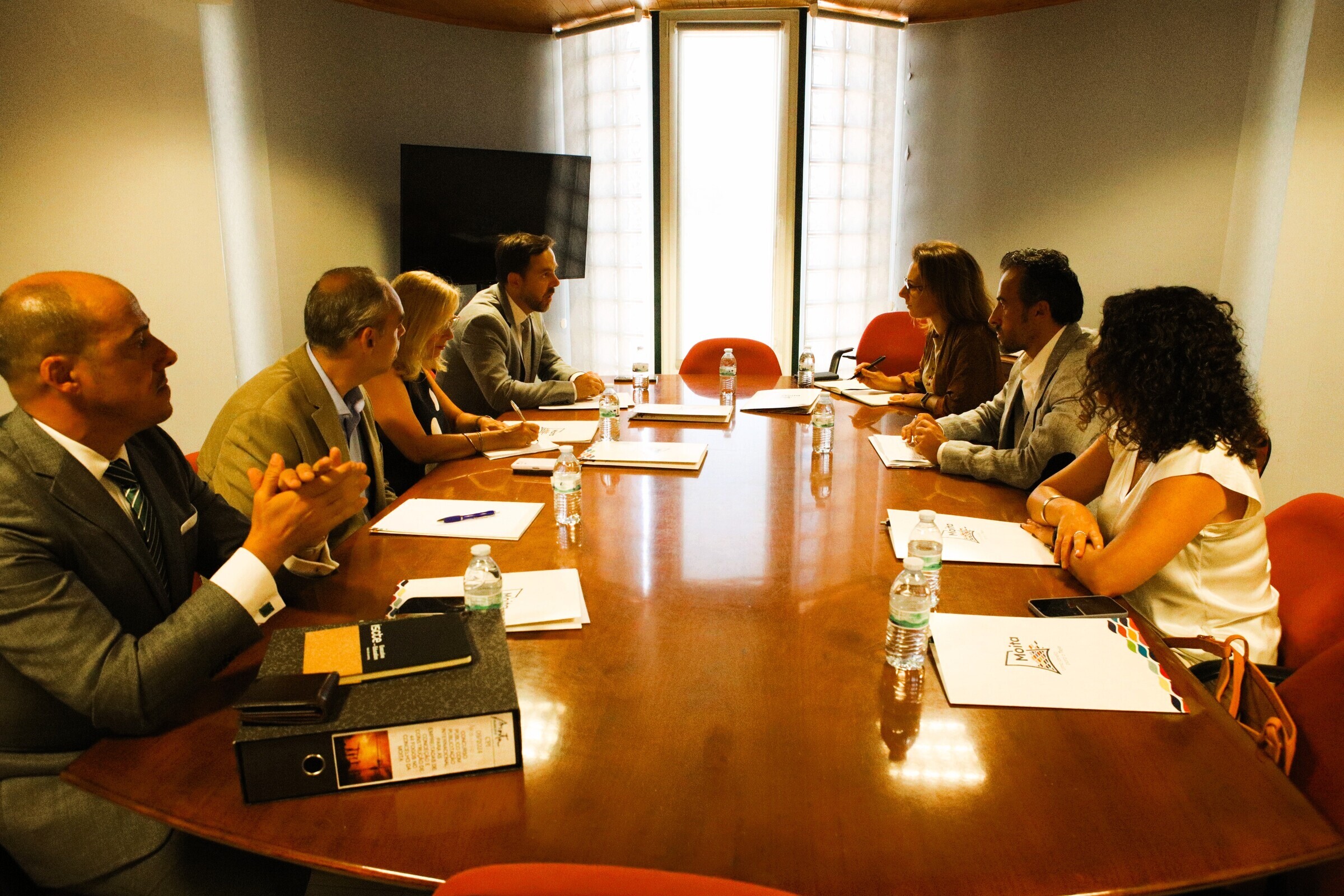 Câmara Municipal recebe Secretária de Estado da Habitação